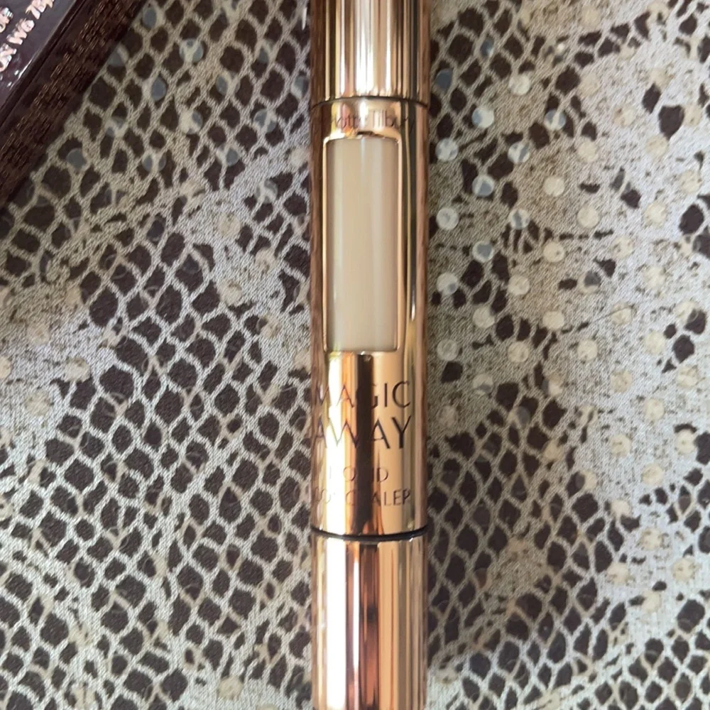 🎉Sale🎉 Charlotte Tilbury Magic Away Concealer